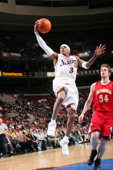 NBA最佳阵容公布：詹姆斯入选,（NBA官方公布年度最佳阵容，詹姆斯入选）