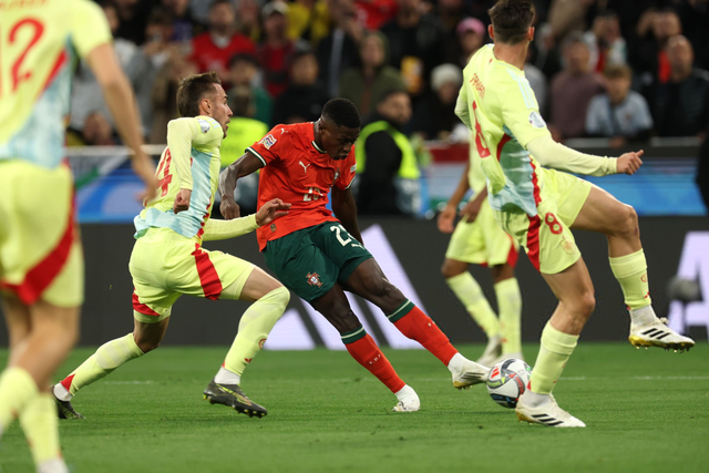 剑南春｜米兰1-0拉齐奥暂登顶，莱奥制胜，托莫里献助攻（剑南春｜莱奥一锤定音托莫里送助攻，米兰1-0力克拉齐奥暂居榜首）