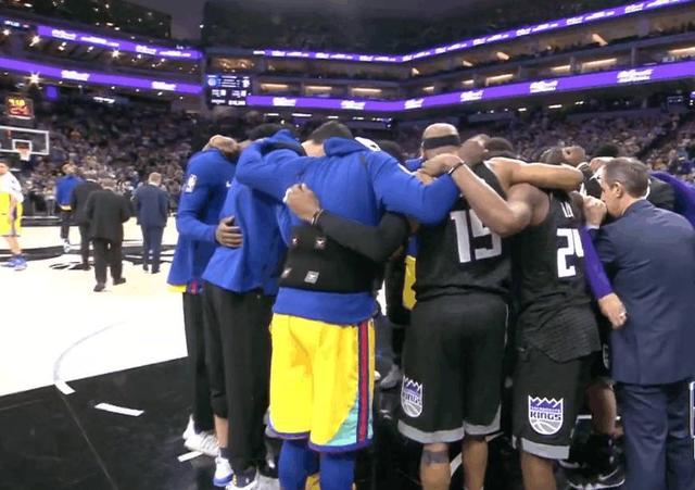 前锋远射破门，全场欢呼（前锋一脚远射破网，全场沸腾）