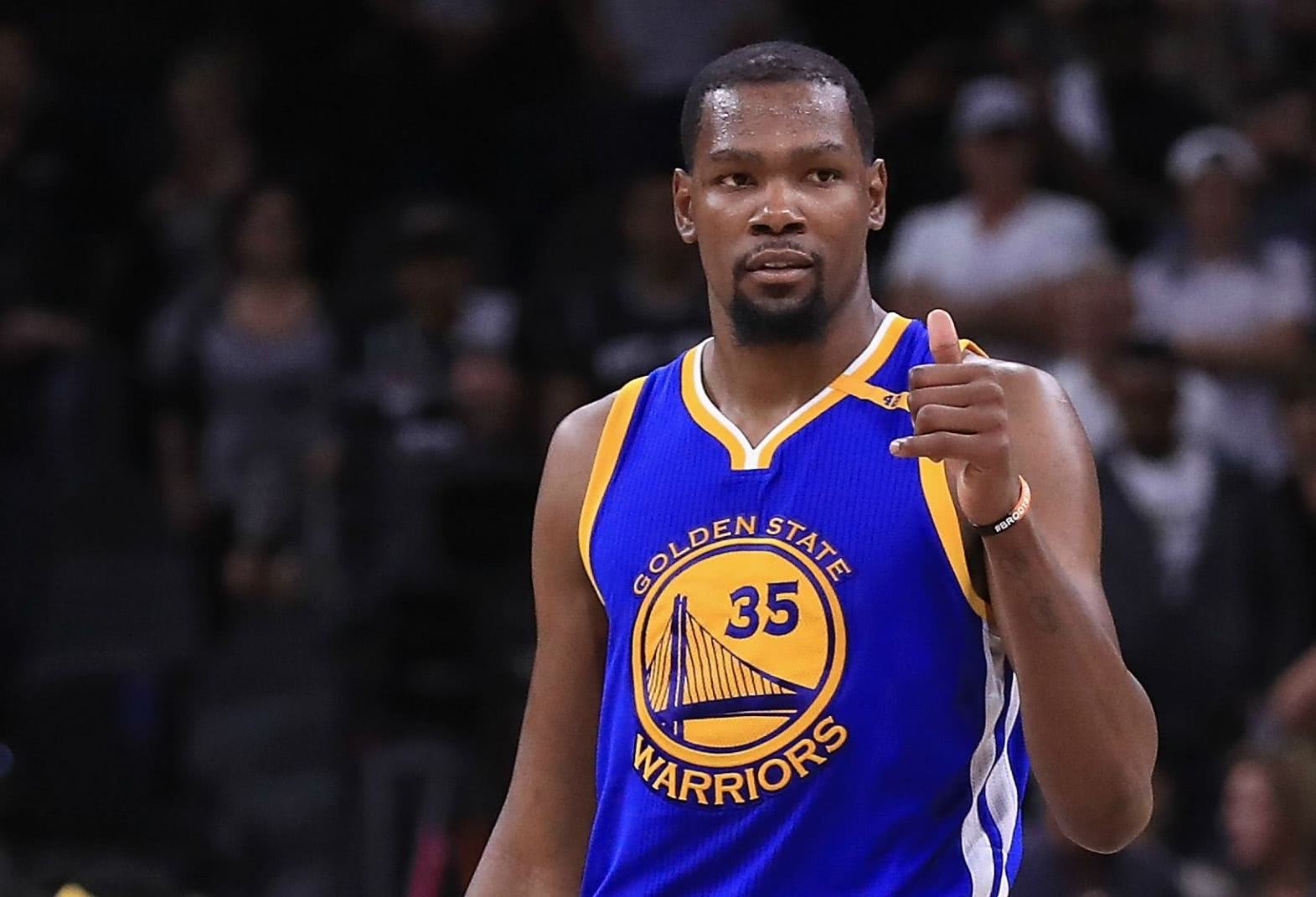 欧冠淘汰赛前瞻：拜仁客战巴黎,（欧冠淘汰赛看点：拜仁客场挑战巴黎圣日耳曼）