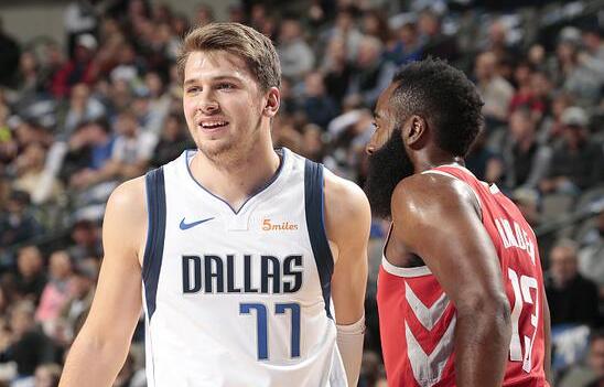 仅展现了两 仅展现了两